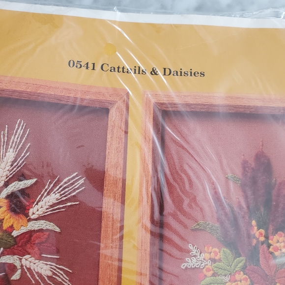 Cattails and Daisies crewel embroidery kit Creative Circle #0541 - Picture 4 of 5